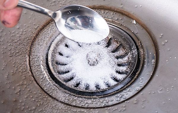 How to unclog drains with soda